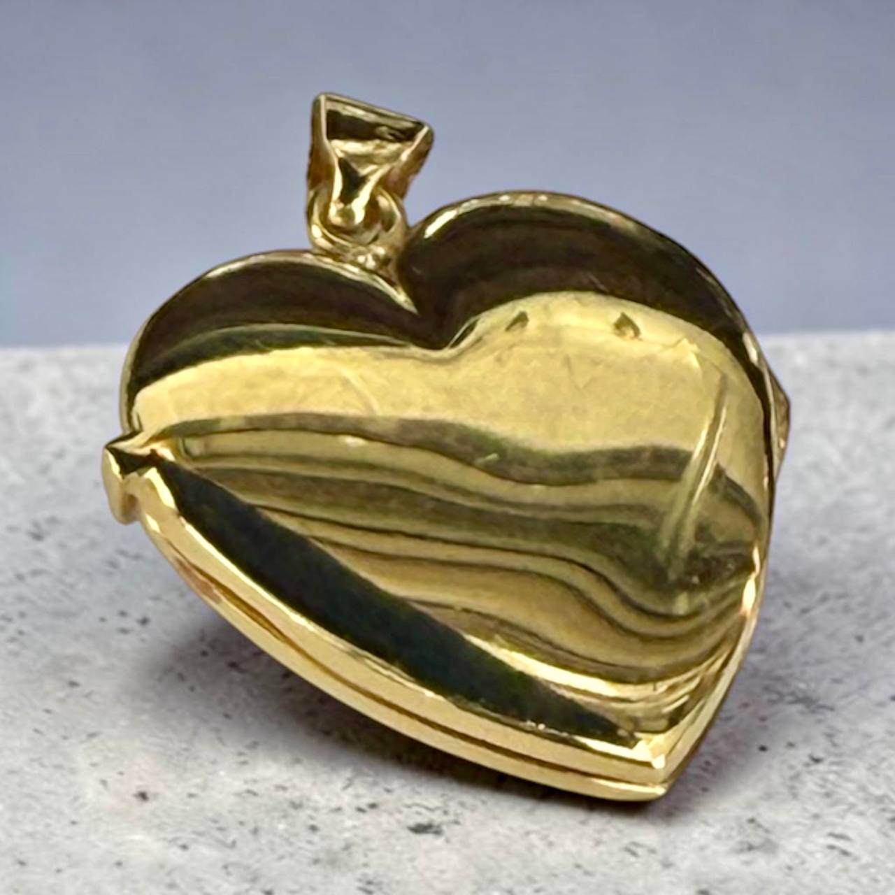 Vintage 18K Gold Floral Heart Locket Pendant