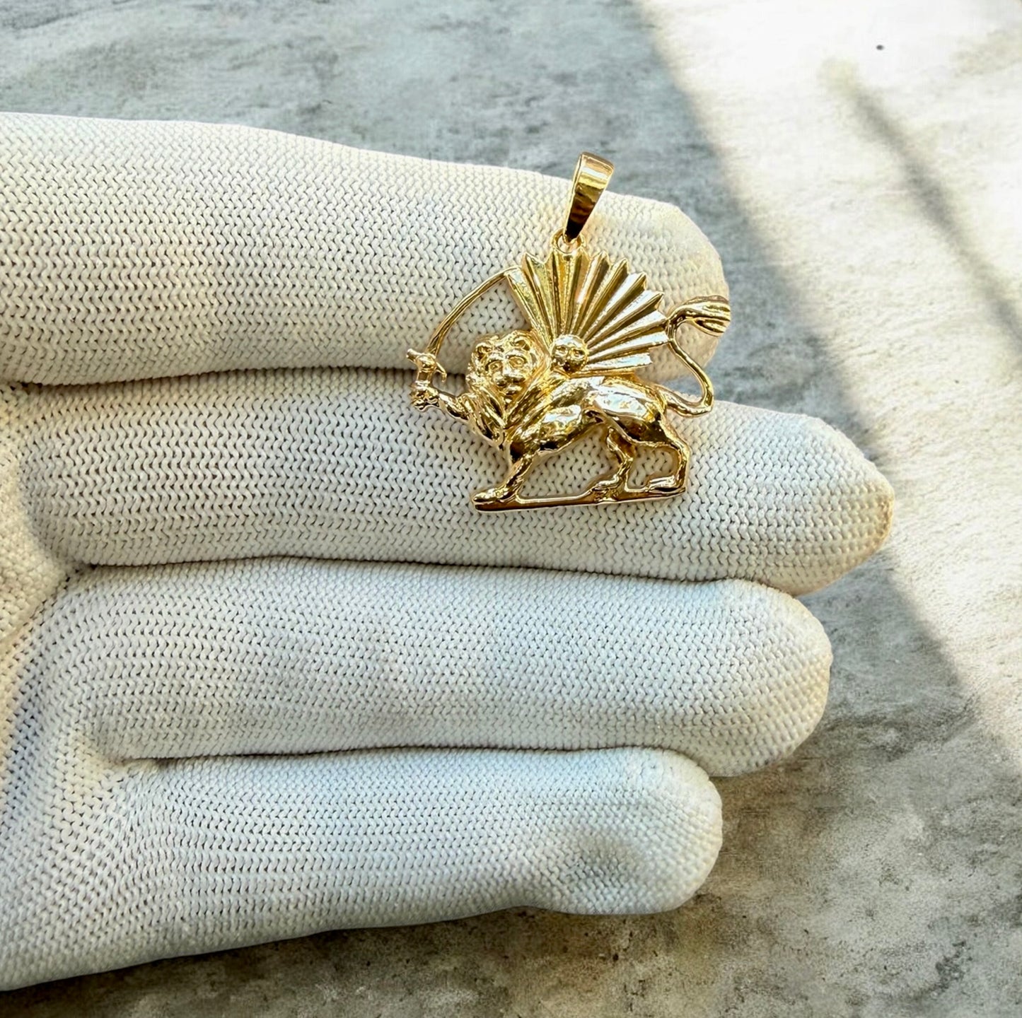 18k solid yellow gold Shir Khorshid Lion & Sun Persian Pahlavi Kingdom pendant High Quality Made in USA