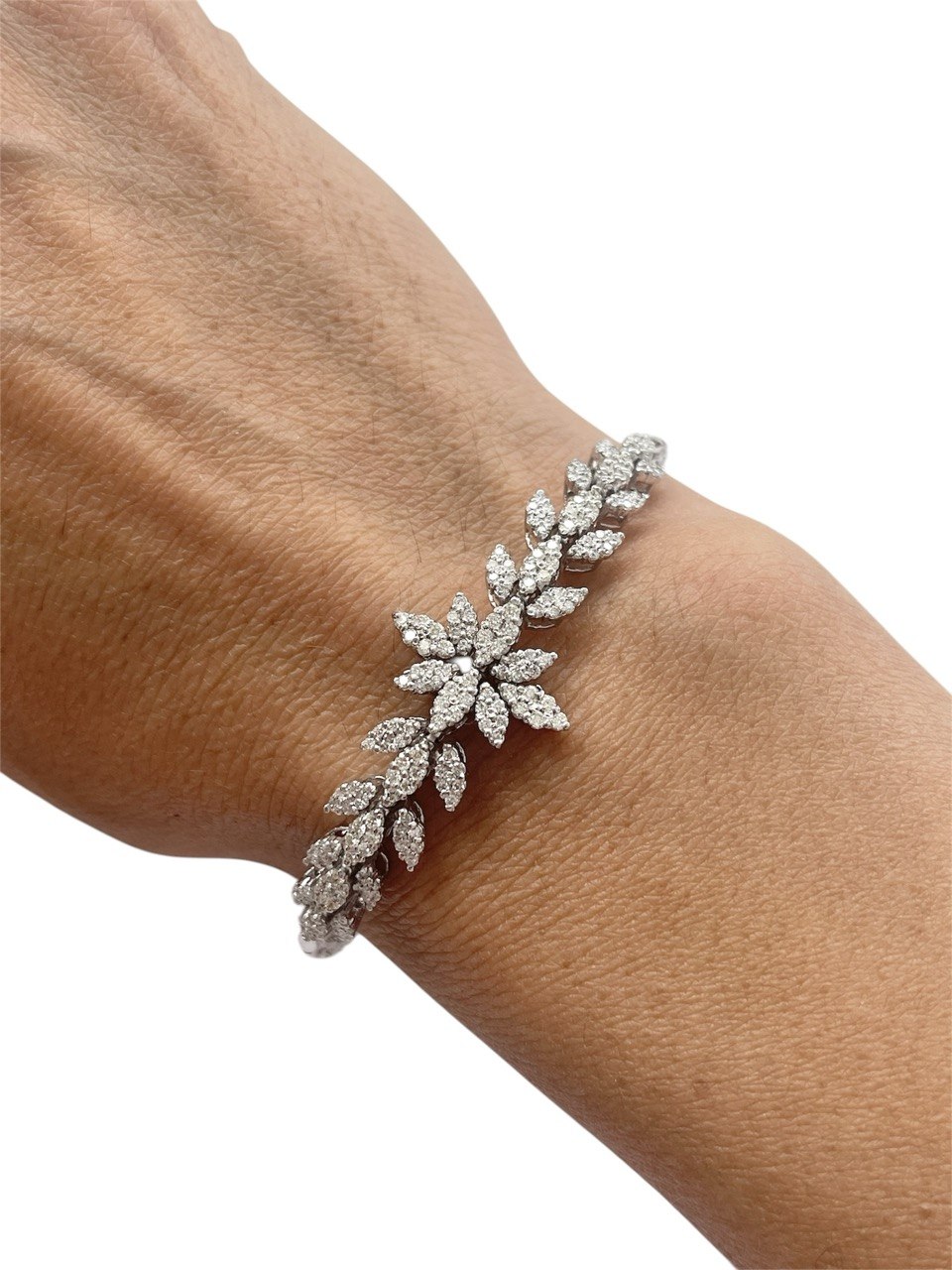 18K White Gold Diamond Jewelry Set – 8.37 CT VS2 G-H (Necklace, Bracelet & Earrings)