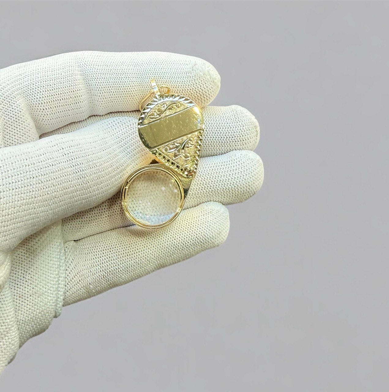 Solid 14K Gold Kassoy 18mm 10X Jewelers Loupe Fancy Engraved Pendant Full Size