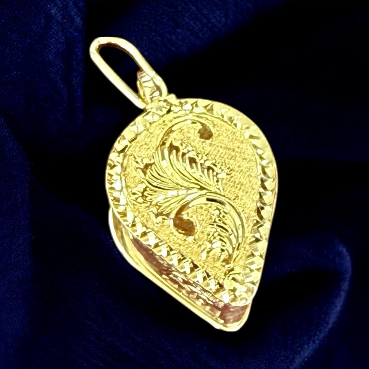 Solid 14K Gold Kassoy 18mm 10X Jewelers Loupe Fancy Engraved Pendant Full Size